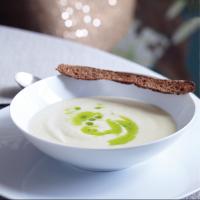Cauliflower Soup with Chive Oil and Rye Crostini_image