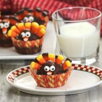 Candy Corn Turkey Cupcakes - Easy Thanksgiving Dessert Idea_image