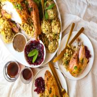 Mouthwatering Herb Roasted Turkey_image