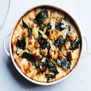 Cheesy Potato and Kale Gratin with Rye Croutons_image