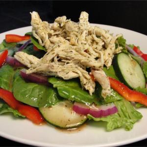 Fresh Chicken Salad with Baby Greens_image