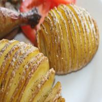 Garlic Hasselback Potatoes With Herbed Sour Cream_image
