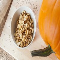 Caramelized Spicy Pumpkin Seeds_image