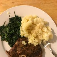 Cumin Lamb Steaks with Smashed Potatoes, Wilted Spinach and Red Wine Sauce_image