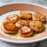 Pan-Seared Scallops with Lemon Butter_image