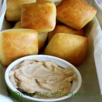 Texas Roadhouse Rolls with Cinnamon-Honey Butter Recipe - (4.4/5)_image