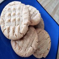 Moist and Chewy Peanut Butter Cookies_image