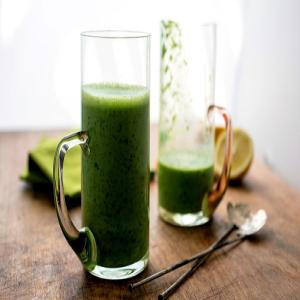 Pear Smoothie With Spinach, Celery and Ginger_image