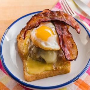Open-Faced Brunch Burger with Bacon and Aioli_image