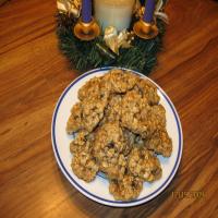 Holiday Oatmeal Raisin Cookies_image