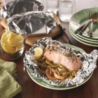 Grilled Salmon Supper in Foil_image