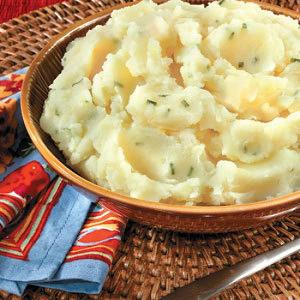 Roasted Garlic Mashed Potatoes with Chives image