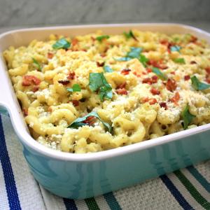 Bacon White Cheddar Pesto Mac and Cheese_image