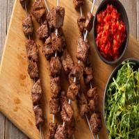 Beef Sirloin Kabobs with Roasted Red Pepper Dipping Sauce_image