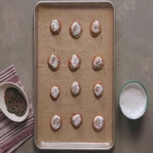 Chocolate Chip and Pecan Cookies with Marshmallow Creme_image