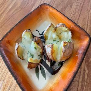 Baked Potato with Mozzarella Chive Butter_image
