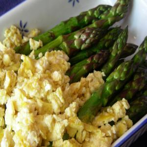 Roasted Asparagus With Scrambled Eggs_image