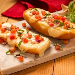Easy Cheesy Garlic Bread from Ball Park® Buns_image