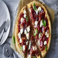 Caramelised onion, goats' cheese and Parma ham pizza_image