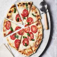 Grilled Pizza with Fresh Tomato and Basil_image