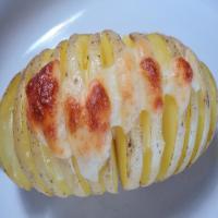 Hasselback Potatoes With Sage and Parmesan_image