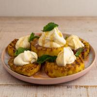 Grilled Pineapple with Cream image