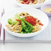 Veggie noodles with sesame dressing_image
