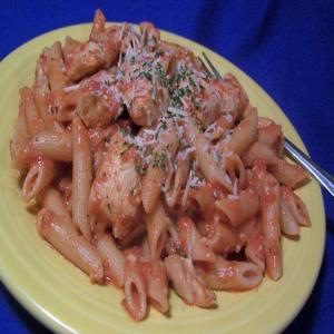 Penne with Chicken & Tomato Sauce_image