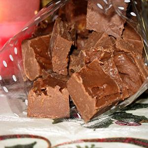 Easy 2-Ingredient Chocolate Fudge_image