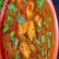 One Pot Indian Style Potato, Tomato & Peas Curry Recipe by Tasty_image