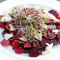 Beet Salad with Goat Cheese, Green Apple, and Honey_image
