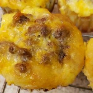 Impossibly Easy Mini Breakfast Sausage Pies_image