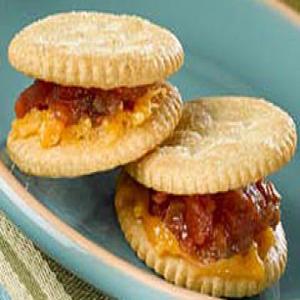 Cheese and Salsa Crackers_image