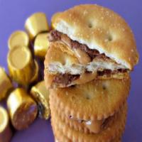 Rolo Stuffed Ritz Crackers Recipe - (3.8/5)_image