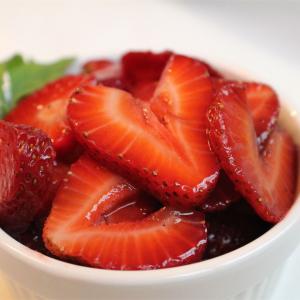 Sweet and Tart Strawberry Salad_image