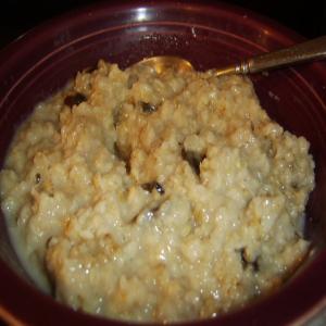 5-Minute Oatmeal- Raisin Cookie Treat image