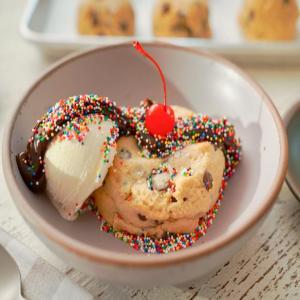 Cookies in a Bowl (with Ice Cream)_image