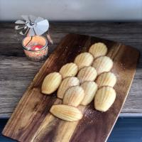 French Butter Cakes (Madeleines) image