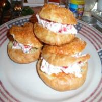 Cheese Puffs with Salsa Cream Filling_image