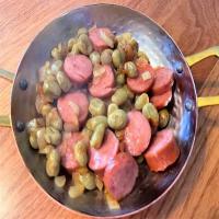 Kielbasa with Onions & Fava Beans_image