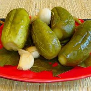 Ukrainian Dill and Garlic Pickles_image