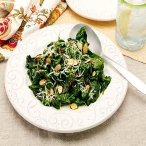 Spinach with Almonds and Red Pepper Flake_image