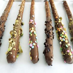 Crazy Dipped Pretzels and Chips_image