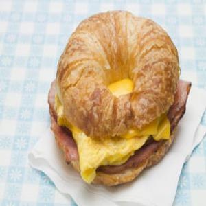 Cheesy Eggs & Bacon Croissant Sandwich_image