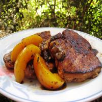 Pork Chops With Brandied Peaches_image