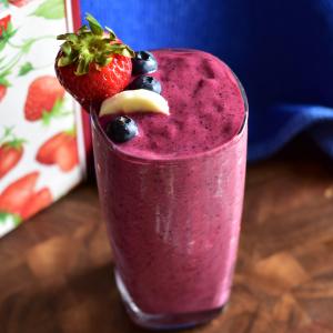 Red, White, and Blue Fruit Smoothie_image