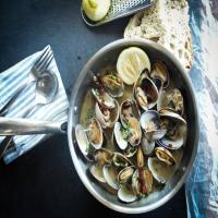Littleneck Clams With Oil And Garlic_image