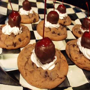 Quick and Easy Cherry-Chocolate Chip Cookies_image