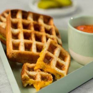 Waffled Grilled Cheese and Tomato Soup_image
