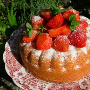 Austrian Strawberry Torte image